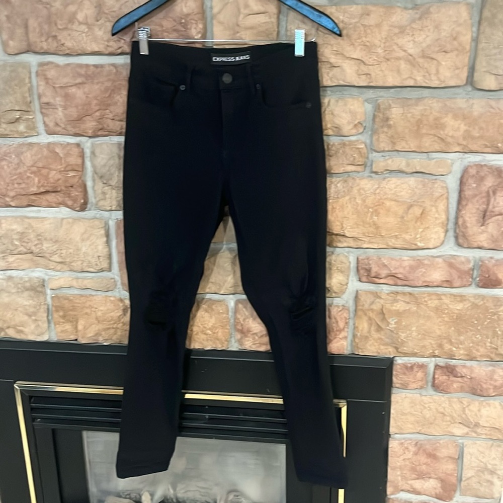 Women’s distressed jeans